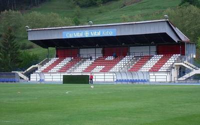 Uste duzu beharrezkoa dela futbol zelai berri bat Laudion?