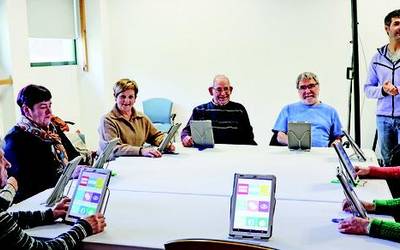 Bi talde sortuko dituzte Mendaron burua entrenatzeko Burulogy ikastaroan