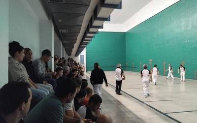 II. Mikel Deuna Pilota Goxua Txapelketako finalek ikusmina piztu dute Olaztin