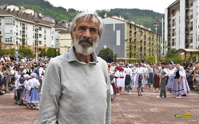 Imanol Arias: "Ermua da antzeztu ondoren etxean amarekin lo egiten dudan leku bakarra"