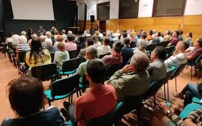 Jendetza elkartu da 'Los últimos pastores' dokumentala ikustera