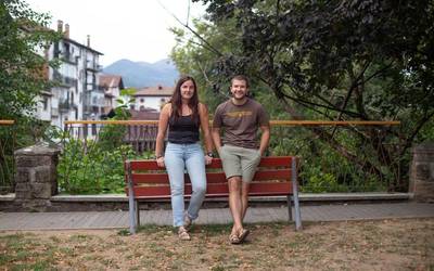 «Egungo auziak erdigunean paratuko ditugu topagunean»