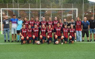 Gure Txokoako emakume seniorrak garaipenarekin bueltatu dira futbol zelaira 23 urte beranduago