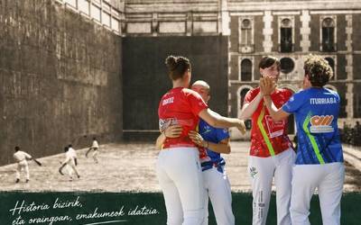 Emakumezkoen esku pilota profesionalak historia eginen du Madrilgo Beti Jai pilotaleku historikoan