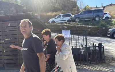 "Guk bakarrik ezin dugu Aizkora Eskola aurrera atera"
