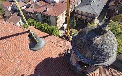 Elizako ezkila bat konpontzera Austriara eraman dute