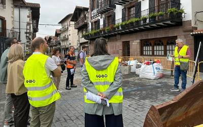 Nafarroako Parlamentuko ordezkariek Altzateko lanak bisitatu dituzte