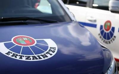 Ertzainek pertsona bat atxilotu dute gaur goizean Zumaiako tren geltokian