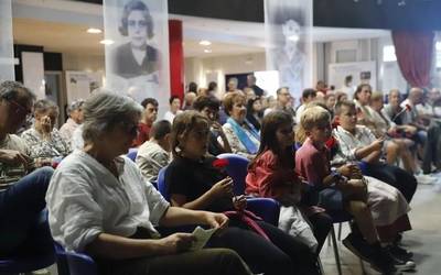 [Argazki galeria] Intxortako erresistentziaren 90. urteurreneko ekitaldia, Espaloian