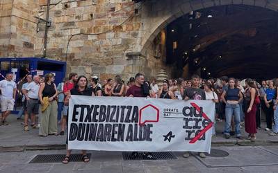 Etxebizitza eskubidearen alde batu dira Durangon