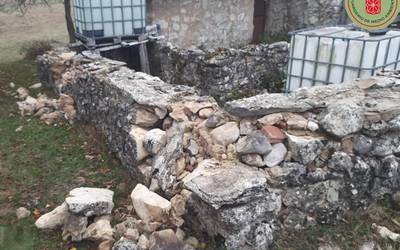 Basozainek natur parkeko artzain txabolak ere zaintzen dituzte