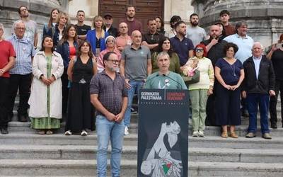 Gernika-Palestinak elkarretaratzeak antolatu ditu biharko, "genozidiorik eta gerrarik ez" esateko