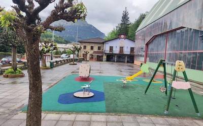 Izurtzako jolas parkeko jolasak herritarren artean zozkatu dituzte