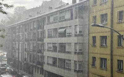 Euri zaparrada mardulen ondorioz ia 40 litro batu ziren metro karratuko Debagoienean