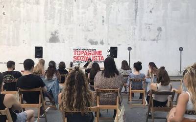 Asteburuan Elizondoko Gazte Topagune Sozialistara joateko autoak partekatzeko antolakuntza erraztu dute