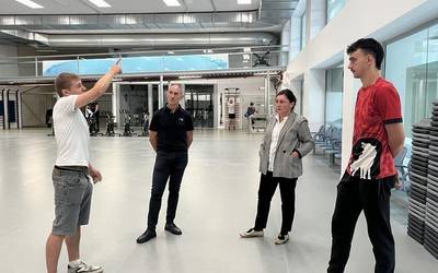 Larreako gimnasioa handituko dute, Zornotzako kirolaren eta jarduera fisikoaren udal planagaz