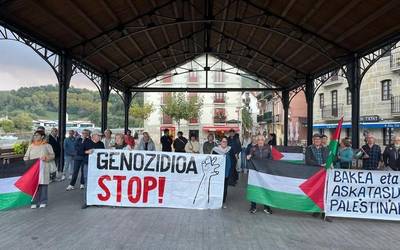 Palestinako egoera "jasangaitza" salatu dute oriotarrek Herriko Plazan