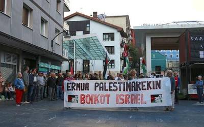 Gazan genozidioak aurrera jarraitzen duela salatu dute Debabarreneko herrietan