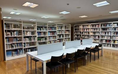 Liburutegiak adin guztietarako ekintzak antolatu ditu urrirako