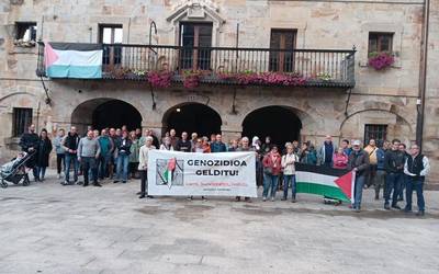 Antzuola-Palestina elkarteak eskerrak eman dizkie atzoko elkarretaratzean batutako herritarrei