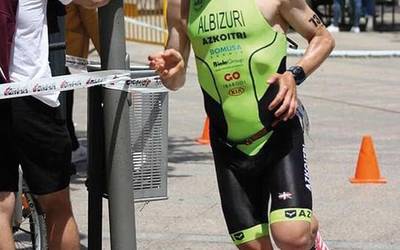 Jon Albizuri 18. postuan sailkatu da Hawaiiko Munduko Ironman txapelketan, 45 eta 49 urte bitartekoen artean