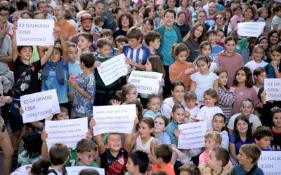 Aranzadi Ikastolak ateak ireki ditu, "ospatzeko ezer ez dagoela" argudiatuta