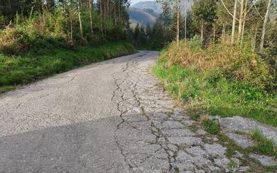 Sahatsu mendiko asfaltatze lanak egingo dituzte bihar eta etzi Mendaron