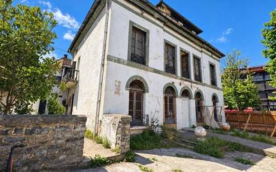 Erkiben ludoteka jarri behar dela esan du EAJk, eta "herritarrak nahastea" egotzi dio EH Bilduk
