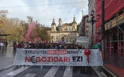 Azaroaren 11ko greba orokorrerako deialdia erregistratu dute sindikatuek