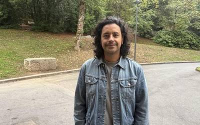 Adrian Cuadros: "Boliviara noan bakoitzean, jendea nola zahartzen ari den ikusten dut; gogorra da"
