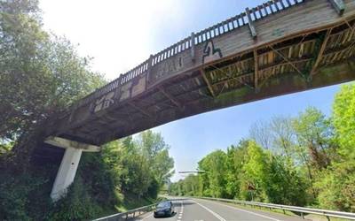 Goikolanda eta Akarlanda lotzen dituzten bi pasabide itxi dituzte egoera txarrean egoteagatik