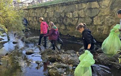 Errekak garbitzera deitu dituzte debagoiendarrak zapaturako
