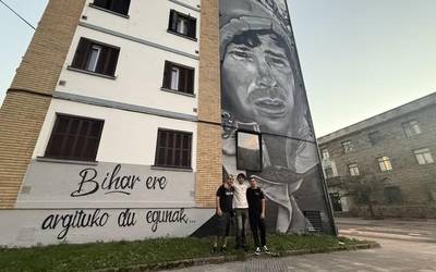 Felix Iñurrategiren omenezko murala inauguratu dute Aretxabaletan