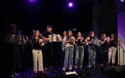Azpeitiko Trikigiro Egunean parte hartu du Ameikutz musika eskolako ikasle talde batek