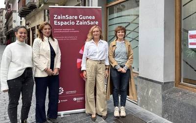 Zaintzako eta etxeko lanen esparruko indarkeriaz jarduteko saioa Arrasaten, Zainsare ekimenari esker
