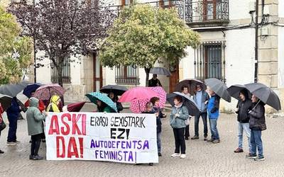 Mugimendu feministak Angeluko emakumearen heriotza salatu du