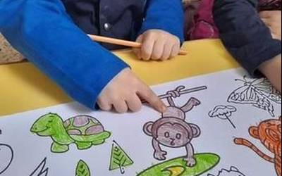 Nafarroako Hezkuntza Publikoan, ratioak jeisteko  herri ekimen legegilearen sinadura bilketaz Narila Mondragonekin