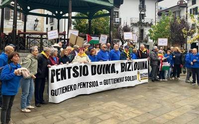 Inoiz baino jende gehiago bildu da Baztan-Bidasoko pentsiodunen urriko hitzorduan