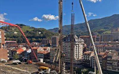 Errezabaleko obrarekin jarraitu ahal izateko egonkortze lanak bigarren fasean dira