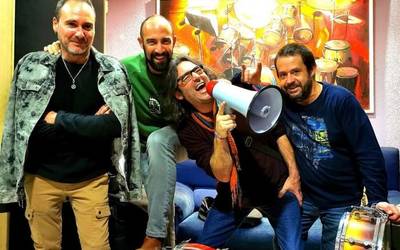Aita Agirreko arkupea rock doinu biziekin girotuko du Mutrikuko Laumono taldeak barikuan