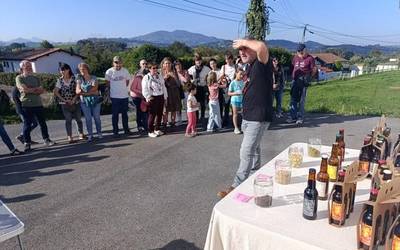 Bi aldeetako euskaldunen adiskidantzari beste katebegi bat gehituko diote
