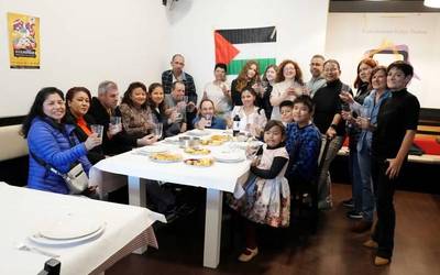 Jatorri eta kultura desberdinetako familiak mahai beraren bueltan elkartuko ditu Bizilagunak ekimenak Getxon