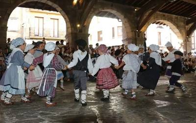 Umeen Euskal Jaia ospatuko dute domekan Durangon