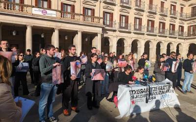 EAJren eta PSOEren erantzukizuna eta Poliziaren bortizkeria salatu dituzte