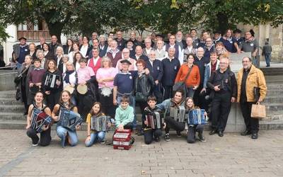 Kantuz kantu, elkar ezagutzen eta plaza berriak konkistatzen
