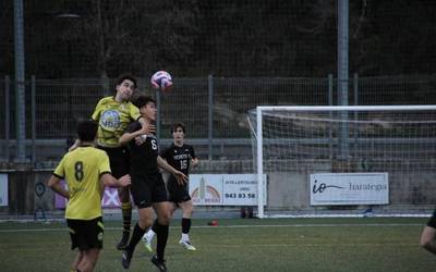 Orioko Futbol Taldeko emakumeek berdindu egin dute asteburuan, eta gizonek, galdu