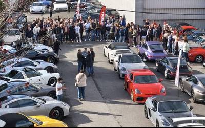 Garai ezberdinetako 60 Porschek zeharkatu dituzte Aiaraldeko errepideak