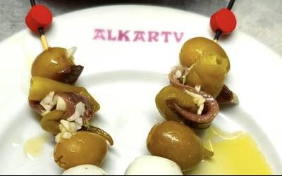 Pintxo lehiaketa berezia Arrasateko Alkartun, elkartearen 50. urteurrenaren bueltan