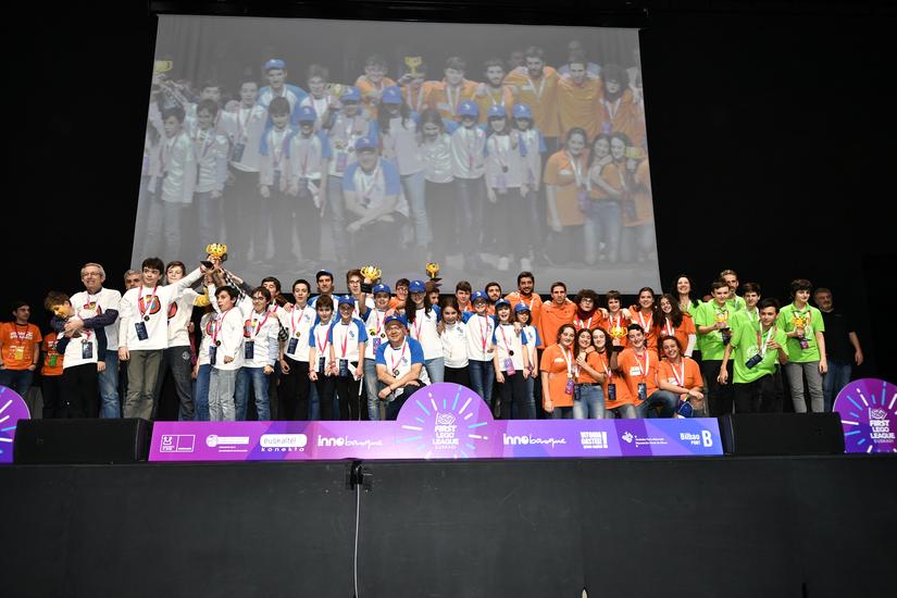 Urkide Ikastolako Legokide taldeak irabazi du First Lego League Euskadiko txapelketa